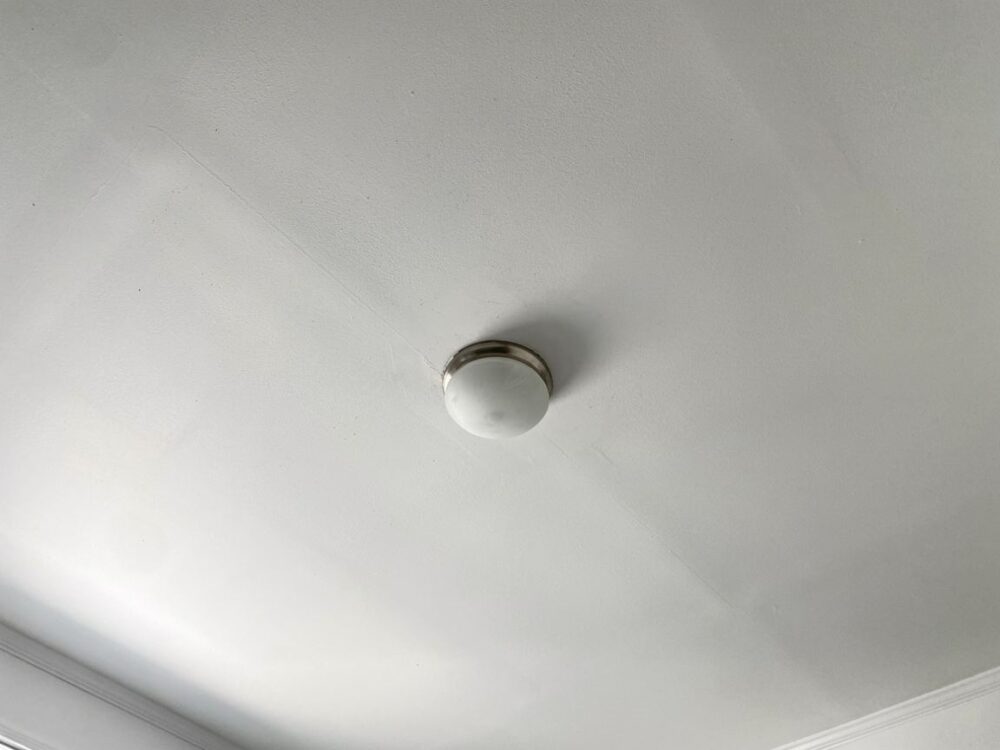 sufit z oświetleniem led